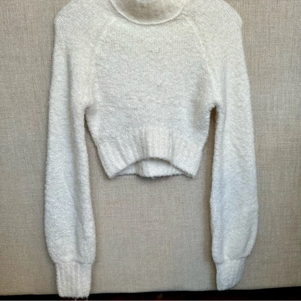 🤍UO Avril Cropped Mock Neck Jumper🤍 - Picture 8 of 11